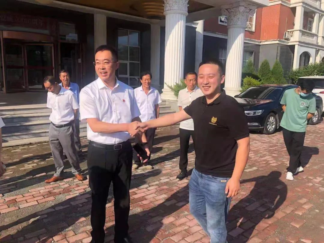 巩固脱贫攻坚成果，，，，，，，，助力乡村振兴——k1体育集团向岫岩县黄花甸镇关门山村送驻村干部工作(图2)