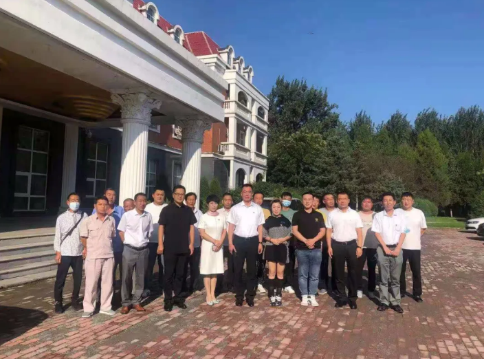 巩固脱贫攻坚成果，，，，，，助力乡村振兴——k1体育集团向岫岩县黄花甸镇关门山村送驻村干部工作