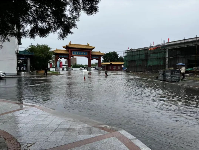 大健康公司齐心协力抗雨情